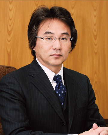 学園長 足立裕亮 写真